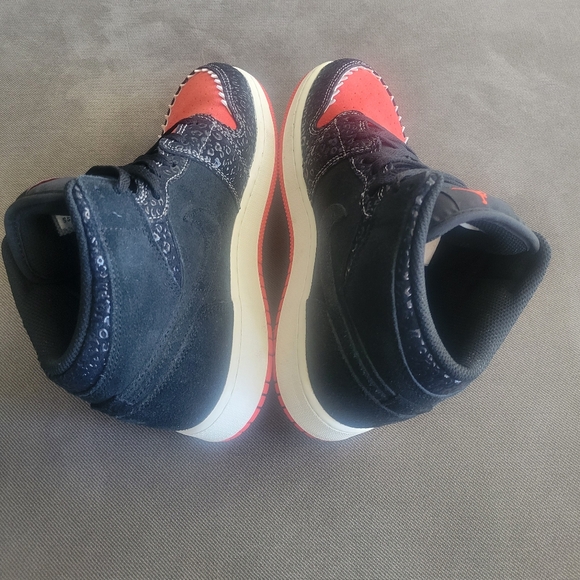 Nike Air Jordan 1 Mid SE Siempre Familia (GS) Youth Size 6 Y DN5121-001 Sneakers - Picture 6 of 9